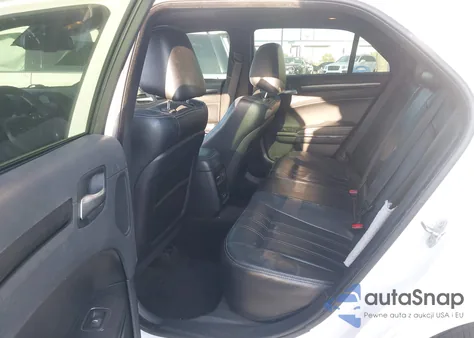 2015 Chrysler 300 S z USA, uszkodzony, nr VIN 2C3CCABG3FH921903